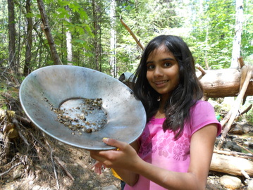 Goldpanning at Fieldguides
